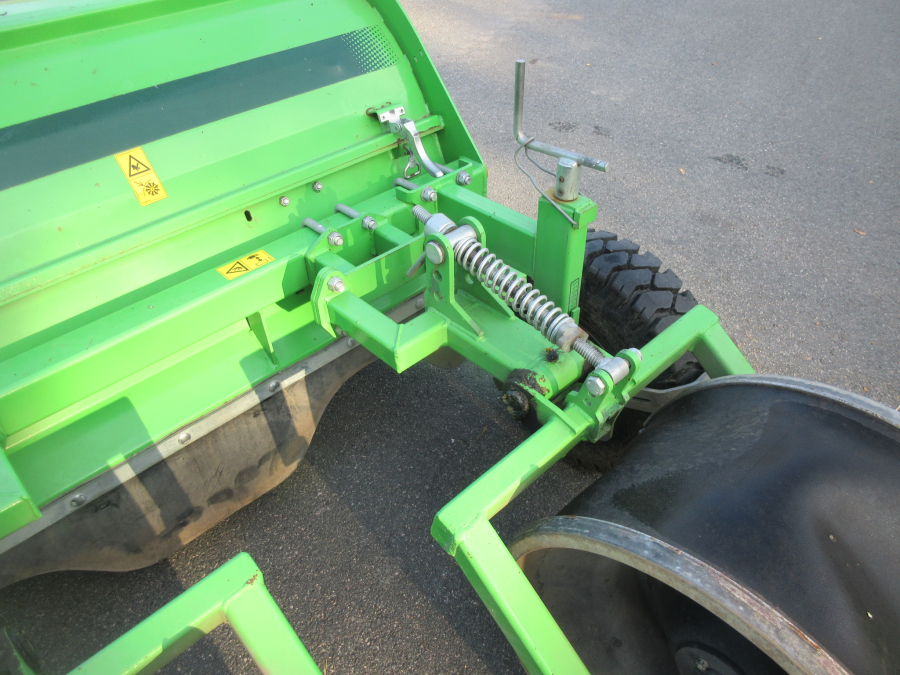 5877 AVR Rafale haulm topper with low press tires