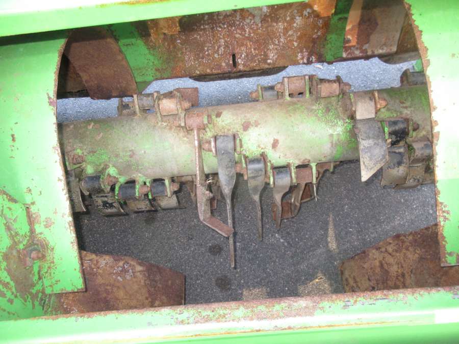 5877 AVR Rafale haulm topper with low press tires