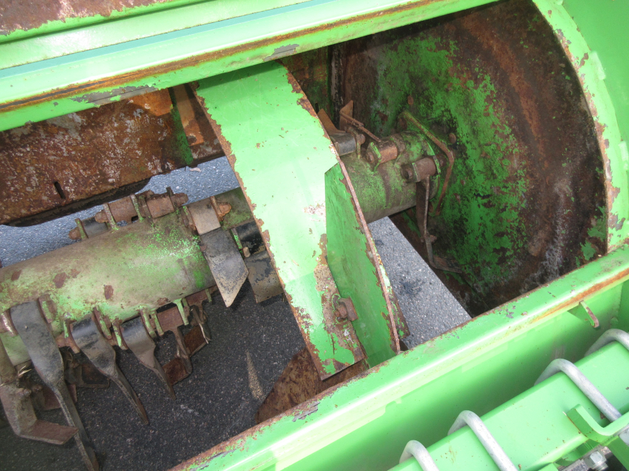 5877 AVR Rafale haulm topper with low press tires