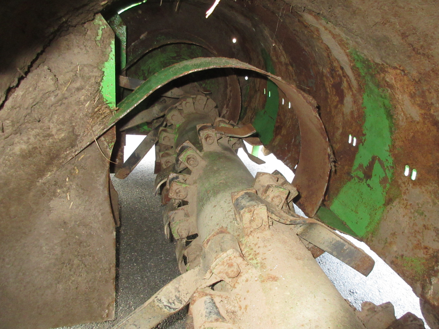 5877 AVR Rafale haulm topper with low press tires