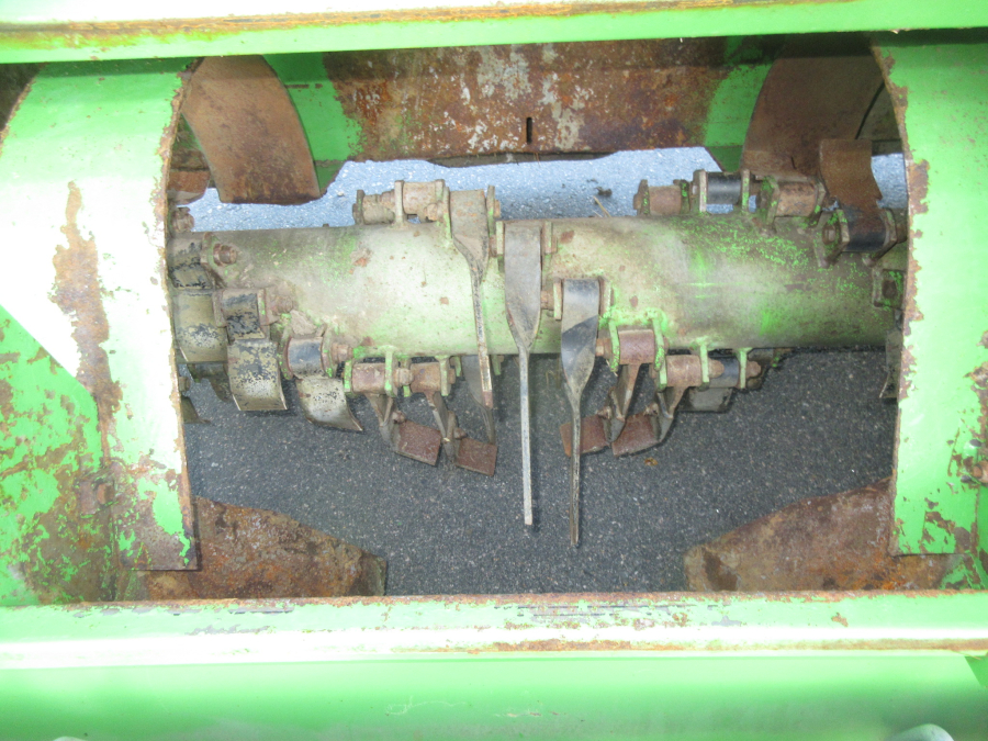 5877 AVR Rafale haulm topper with low press tires