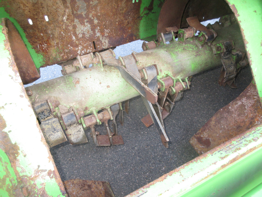 5877 AVR Rafale haulm topper with low press tires