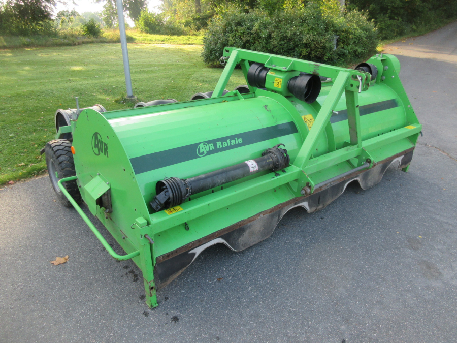 5877 AVR Rafale haulm topper with low press tires