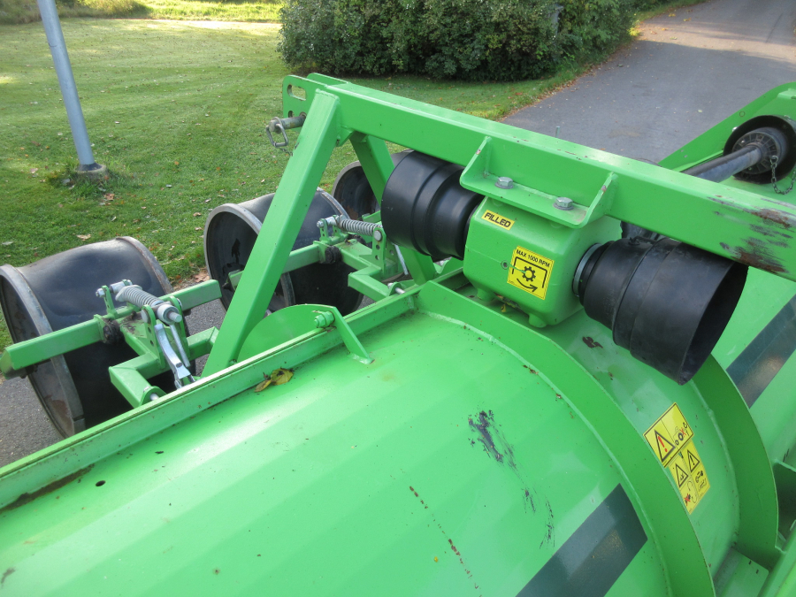 5877 AVR Rafale haulm topper with low press tires