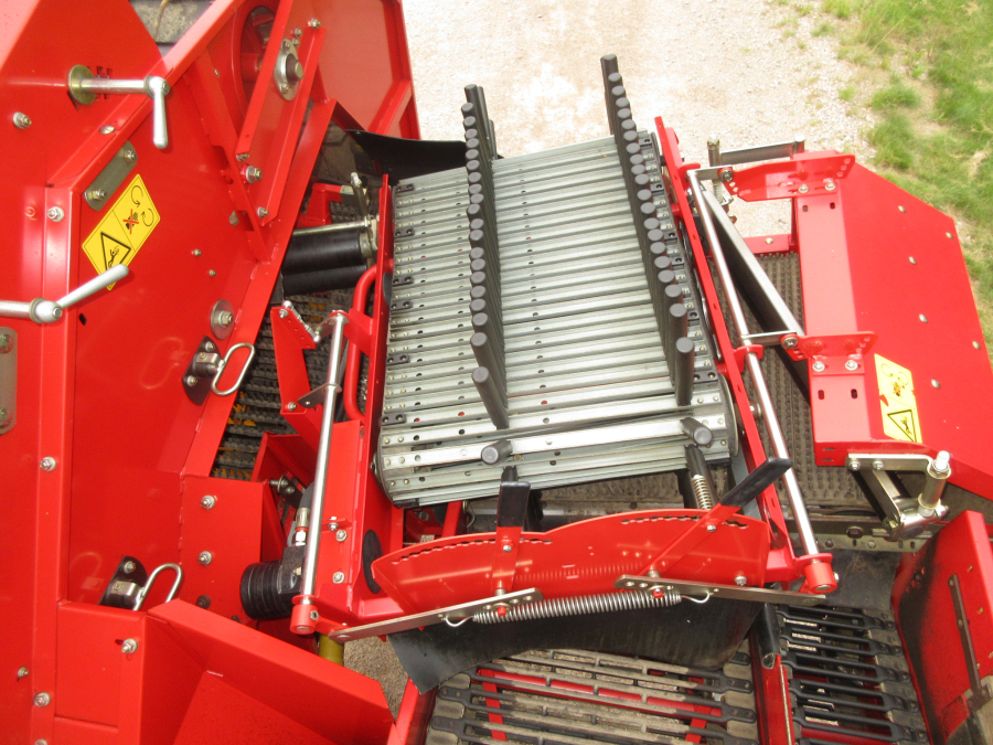 5879 Grimme SE75-20 potato harvester