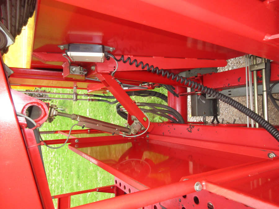 5879 Grimme SE75-20 potato harvester
