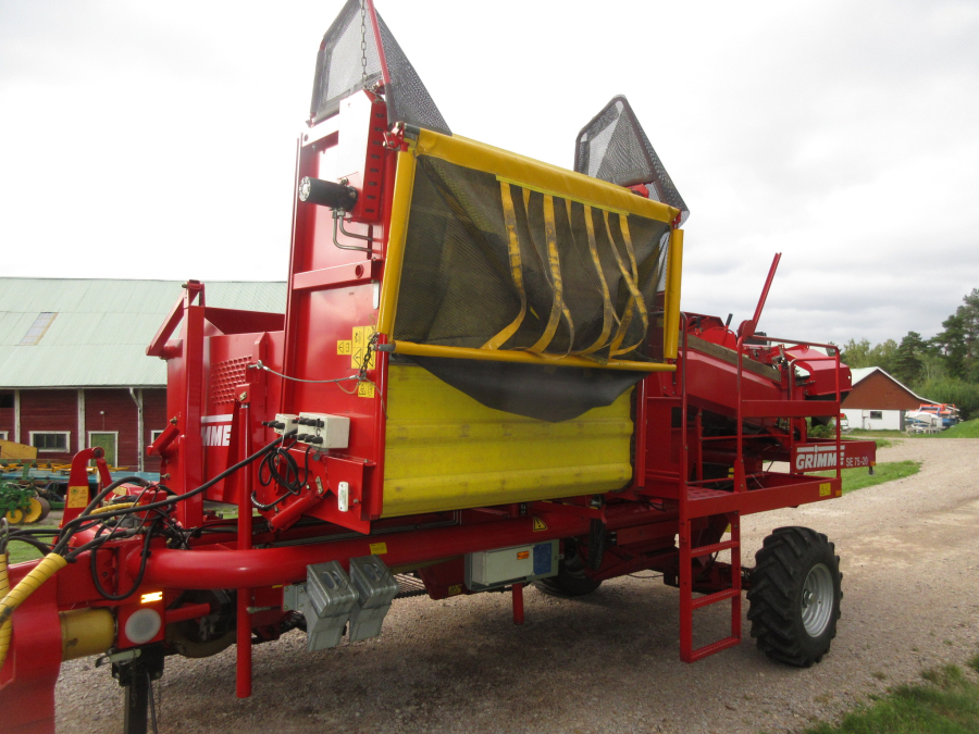5879 Grimme SE75-20 potato harvester