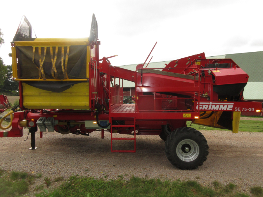5879 Grimme SE75-20 potato harvester