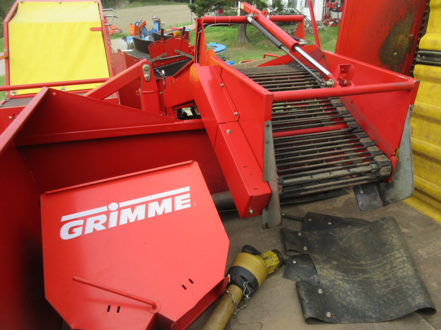 5879 Grimme SE75-20 potato harvester