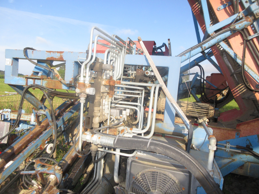 5889 Asa-Lift carrot harvester 2 row with elevator