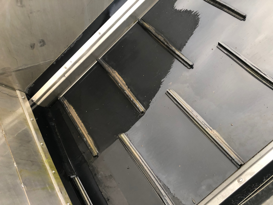 5892 Ekko feeding bunker wet dosing hopper