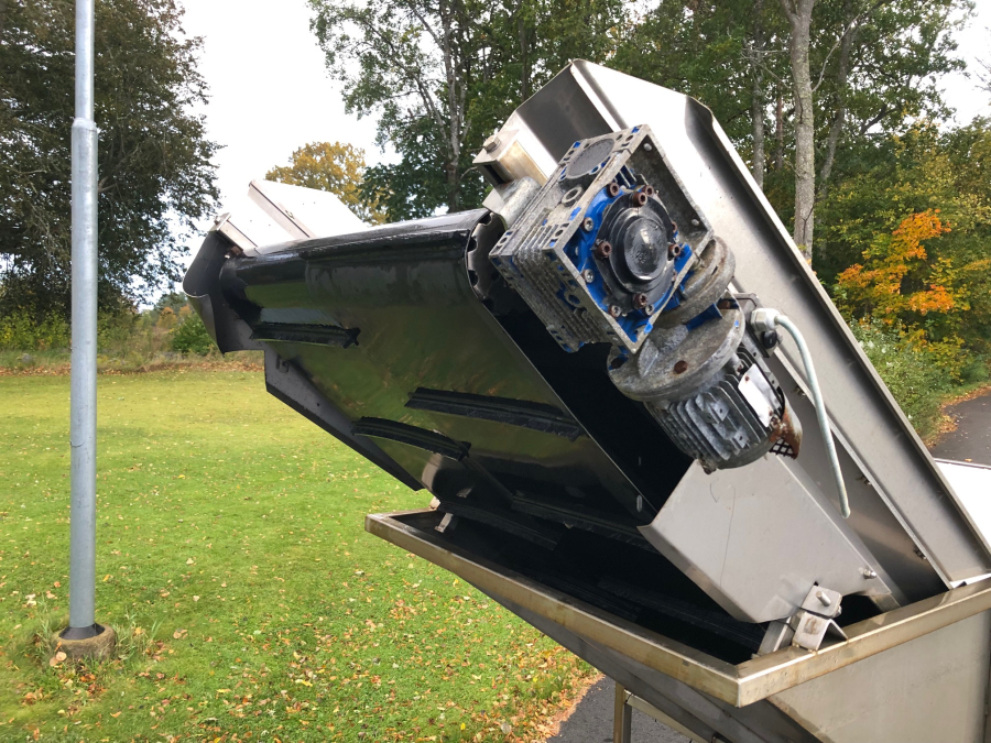 5892 Ekko feeding bunker wet dosing hopper