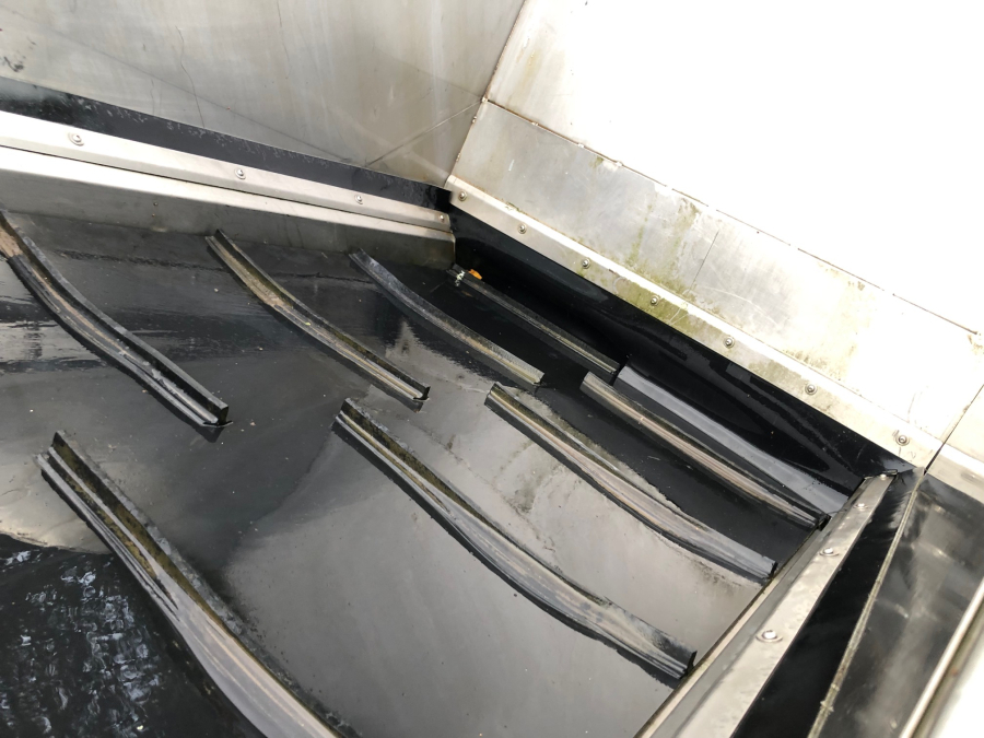 5892 Ekko feeding bunker wet dosing hopper