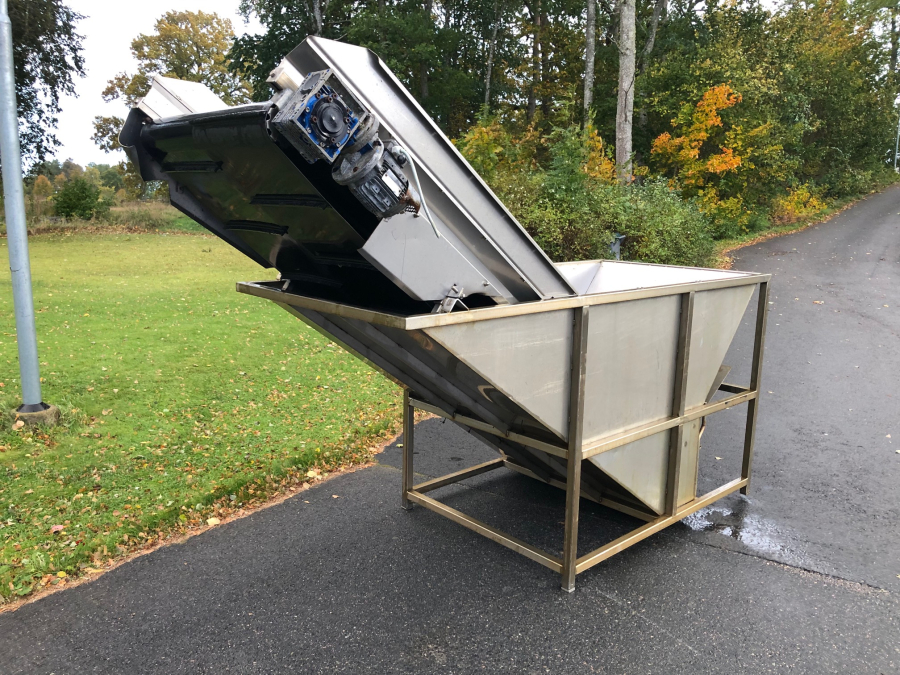 5892 Ekko feeding bunker wet dosing hopper