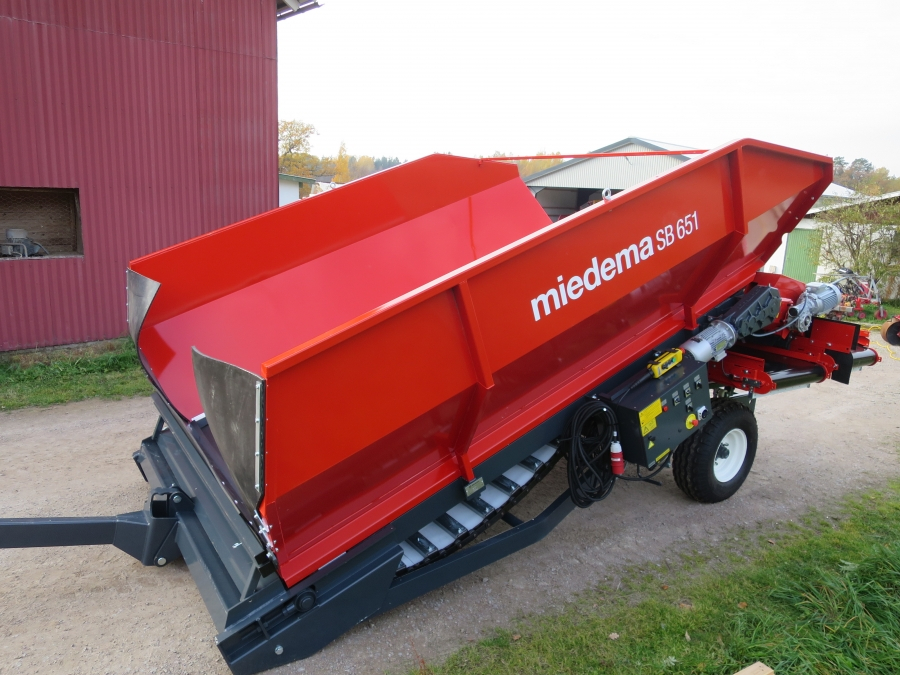 5935 Dewulf Miedema SB651 receiving hopper