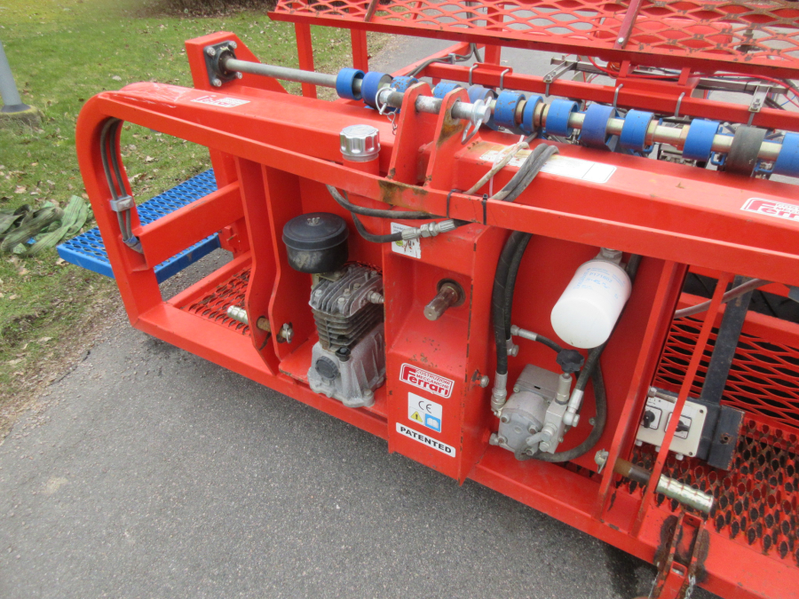 5942 Ferrari Rotostrapp transplanter 4 row