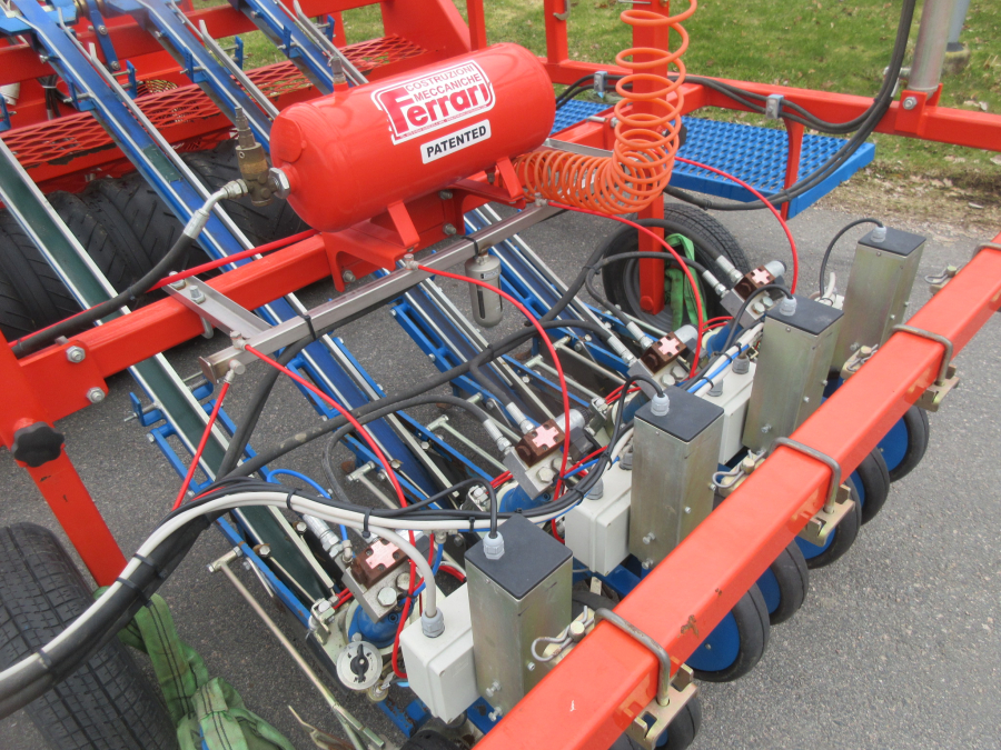 5942 Ferrari Rotostrapp transplanter 4 row