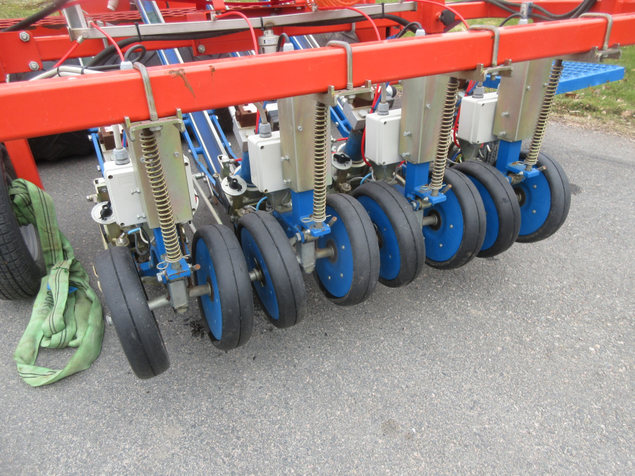 5942 Ferrari Rotostrapp transplanter 4 row
