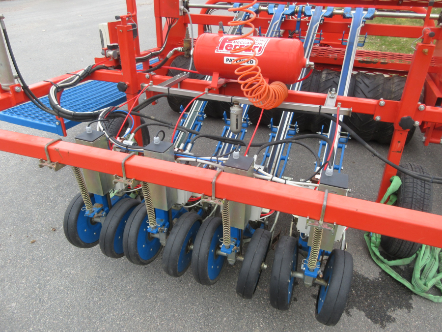5942 Ferrari Rotostrapp transplanter 4 row