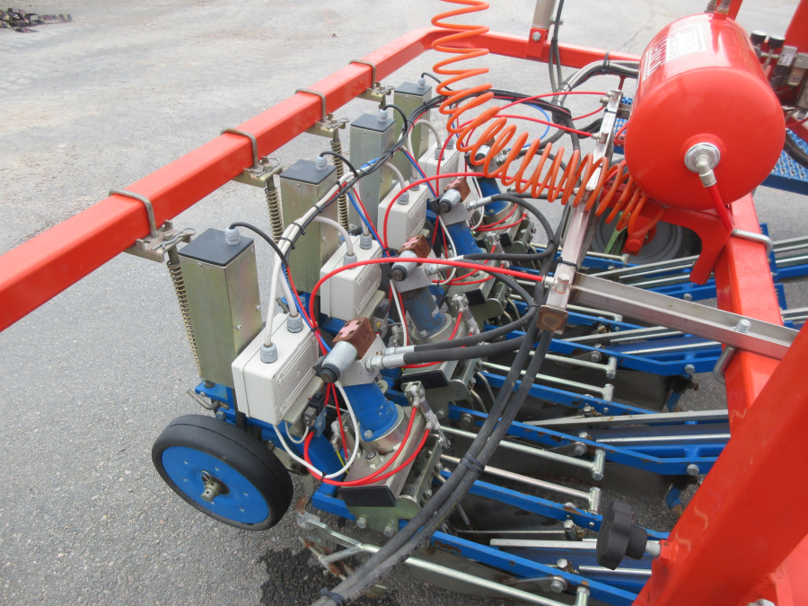 5942 Ferrari Rotostrapp transplanter 4 row