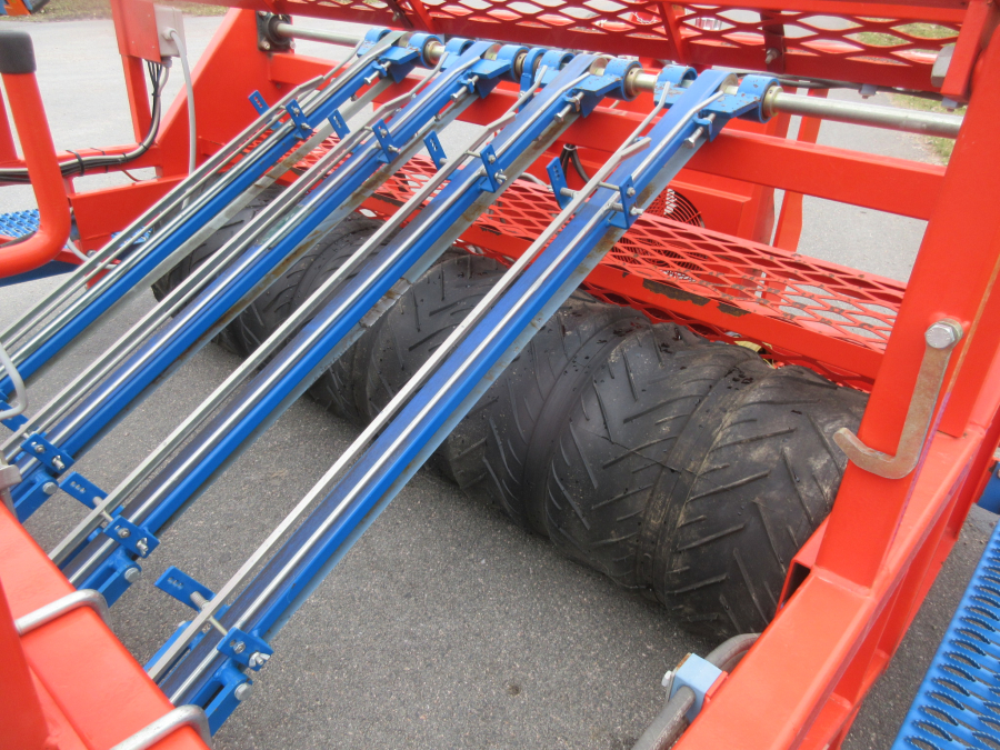 5942 Ferrari Rotostrapp transplanter 4 row