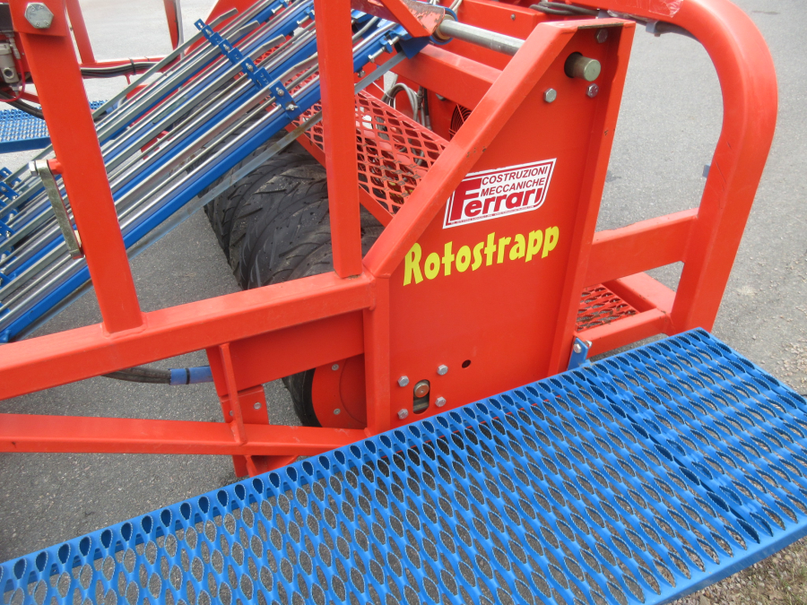 5942 Ferrari Rotostrapp transplanter 4 row