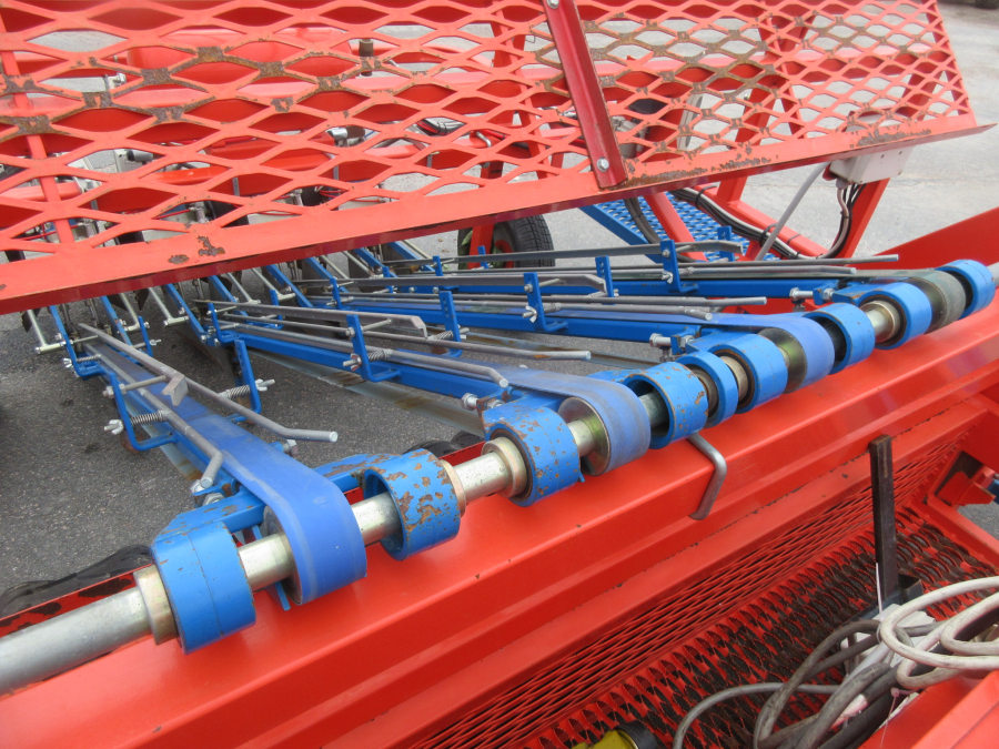 5942 Ferrari Rotostrapp transplanter 4 row