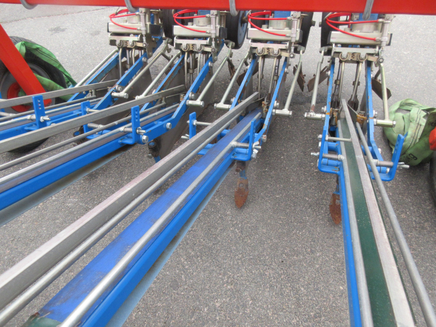 5942 Ferrari Rotostrapp transplanter 4 row