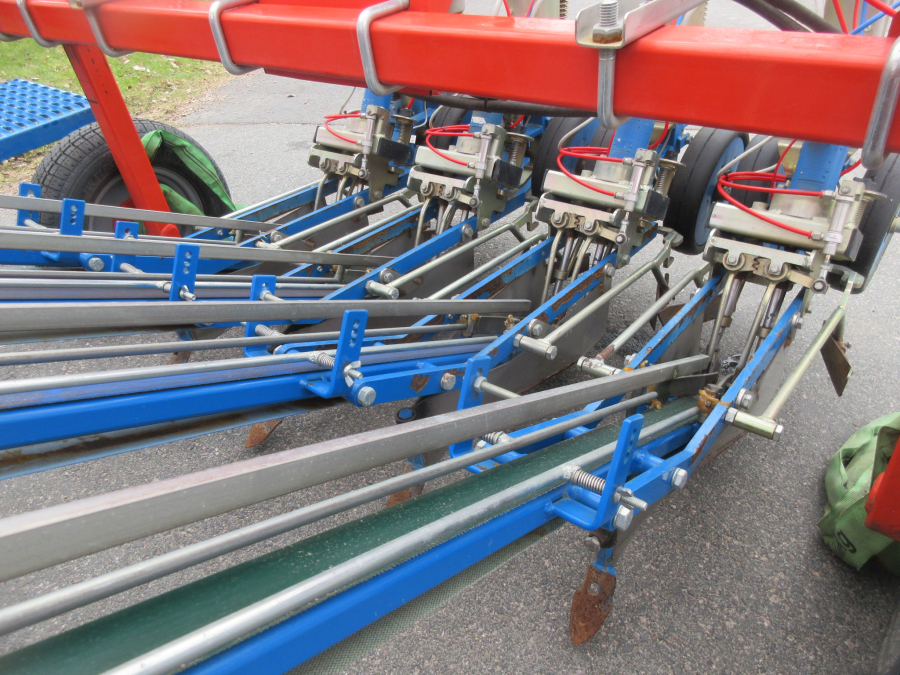 5942 Ferrari Rotostrapp transplanter 4 row