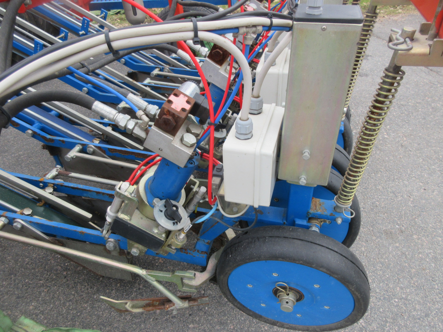 5942 Ferrari Rotostrapp transplanter 4 row