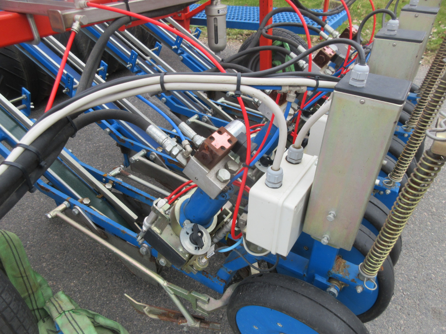 5942 Ferrari Rotostrapp transplanter 4 row