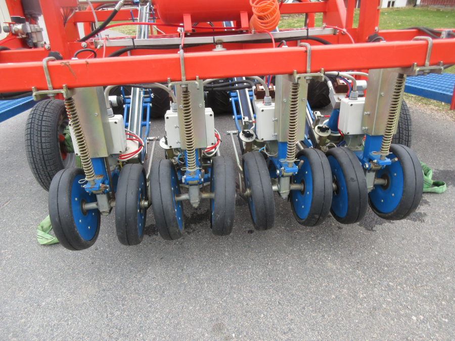 5942 Ferrari Rotostrapp transplanter 4 row