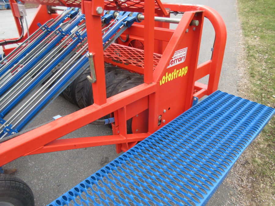 5942 Ferrari Rotostrapp transplanter 4 row