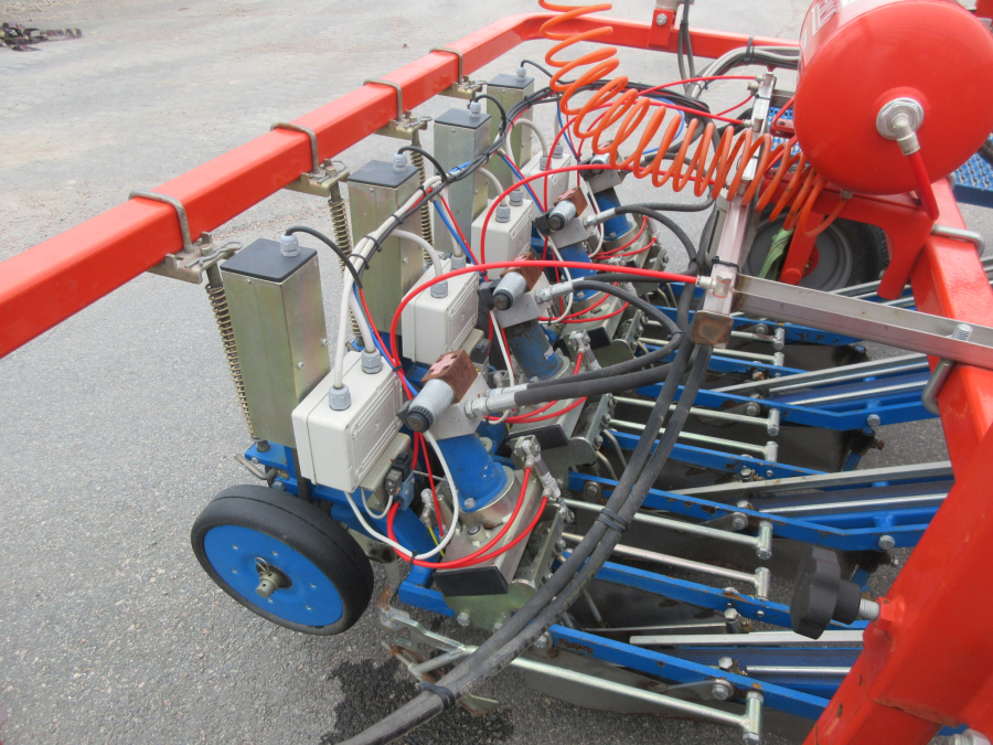 5942 Ferrari Rotostrapp transplanter 4 row