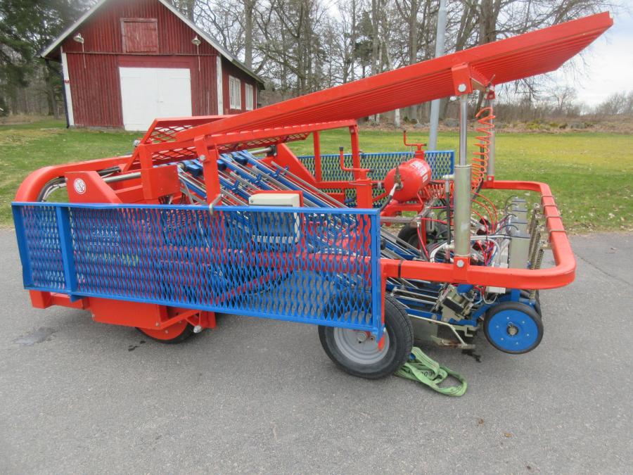 5942 Ferrari Rotostrapp transplanter 4 row