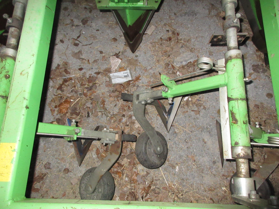 5956 AVR Speedridger potato ridger