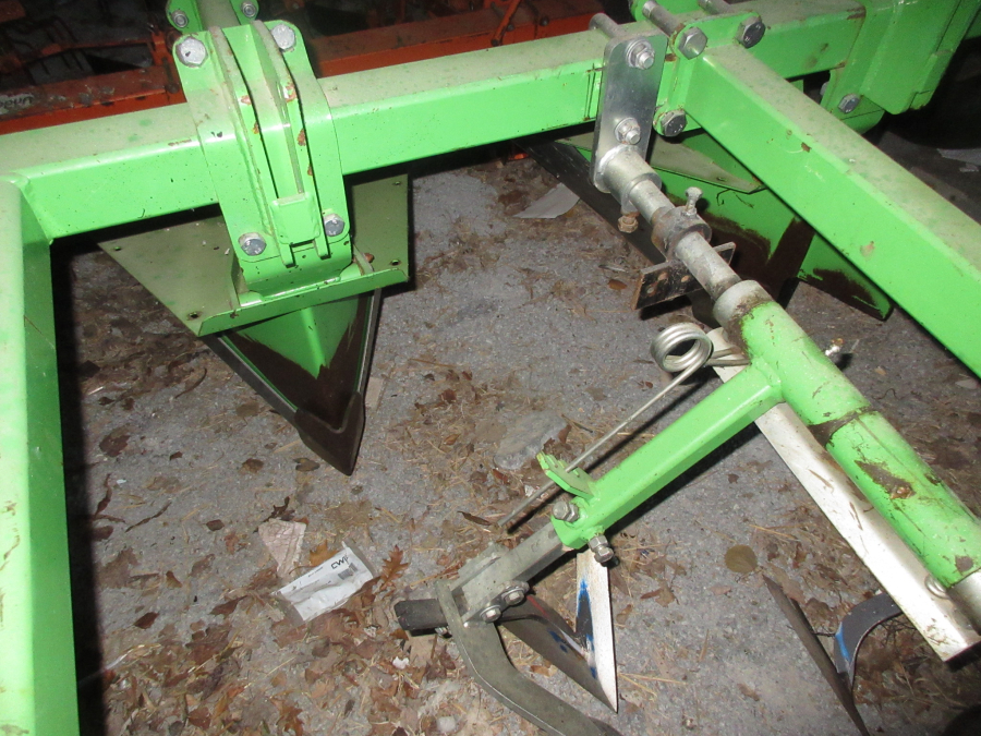 5956 AVR Speedridger potato ridger