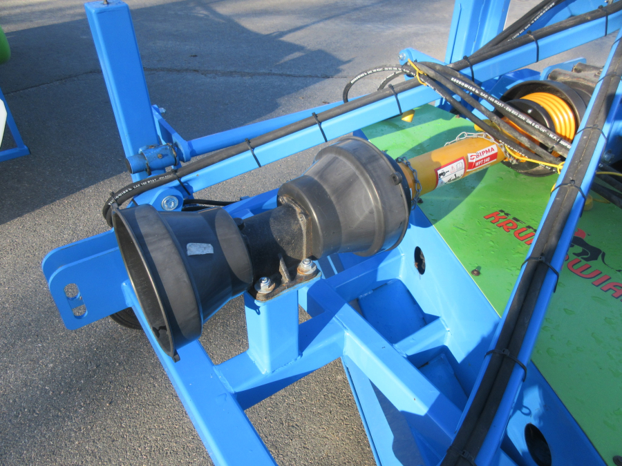 5960 Krukowiak onion windrower and topper