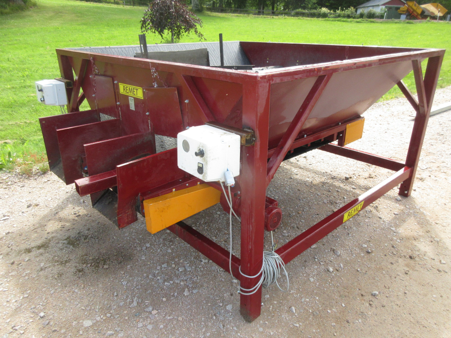 5993 Remet feeding bunker