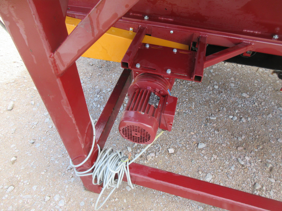 5993 Remet feeding bunker