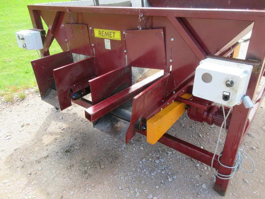 5993 Remet feeding bunker