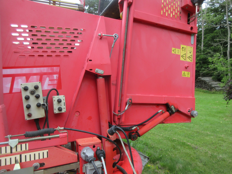 5997 Grimme SE 75-30 potato harvester