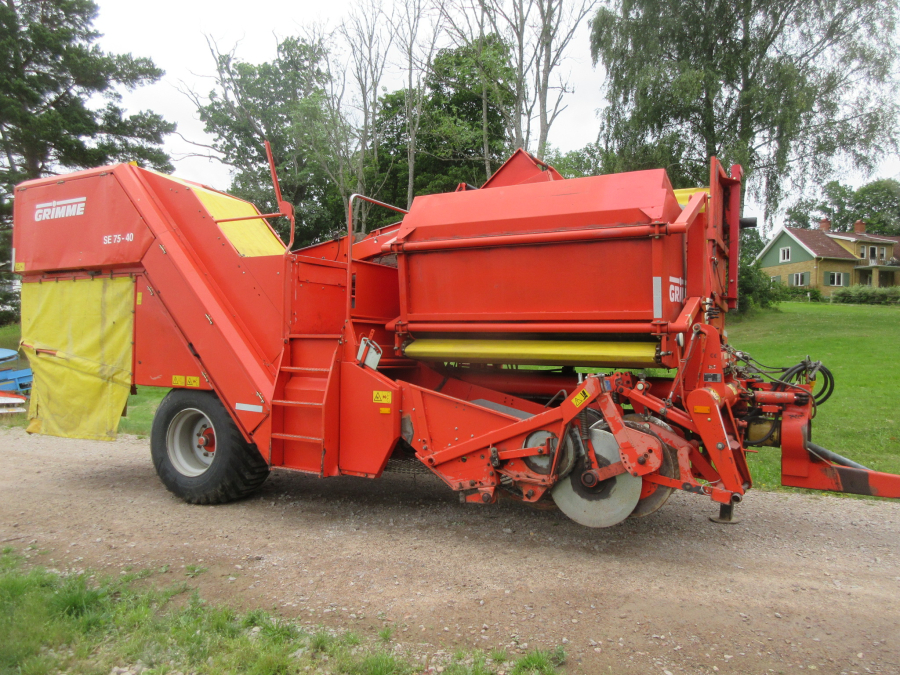 5998 Grimme SE75-40 potato harvester