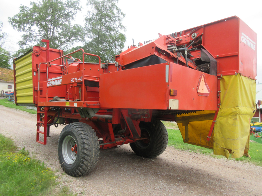 5998 Grimme SE75-40 potato harvester