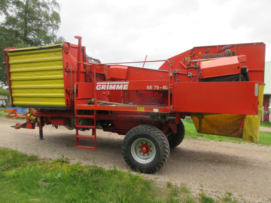 5998 Grimme SE75-40 potato harvester