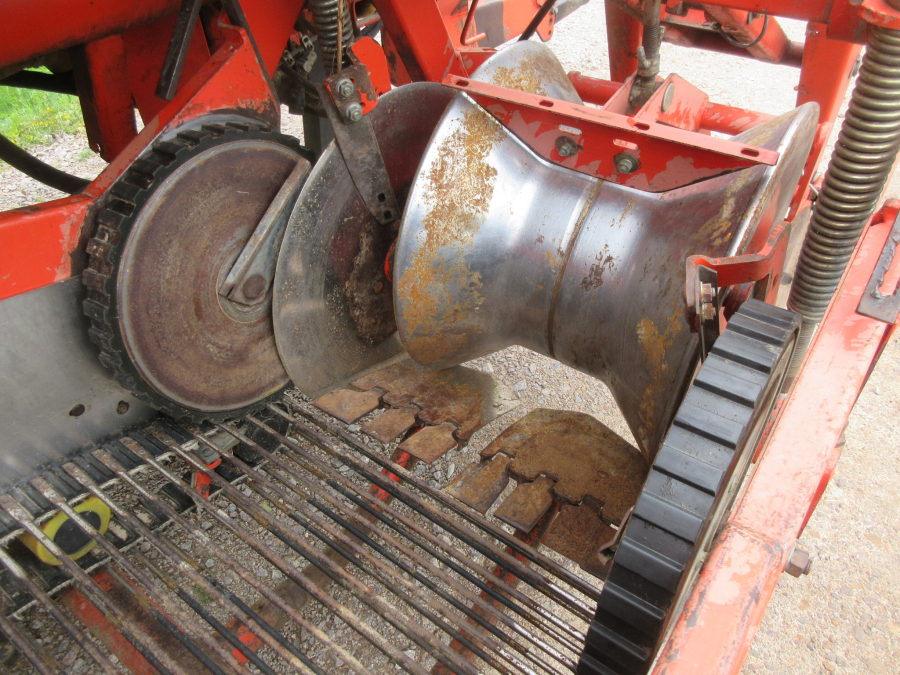 5998 Grimme SE75-40 potato harvester