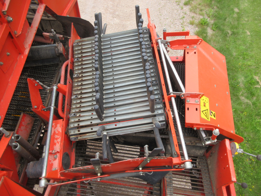 5998 Grimme SE75-40 potato harvester
