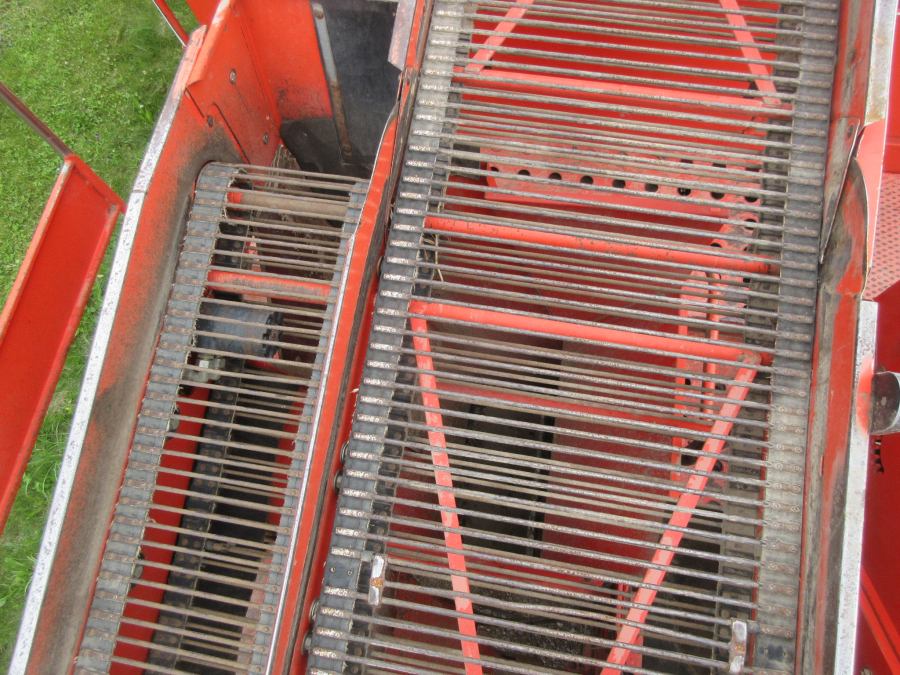 5998 Grimme SE75-40 potato harvester