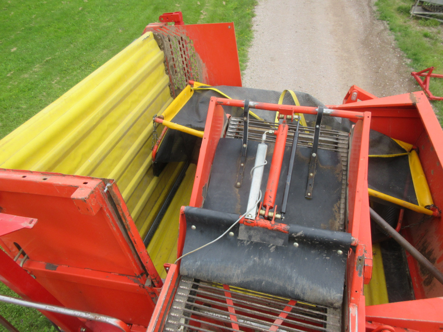 5998 Grimme SE75-40 potato harvester