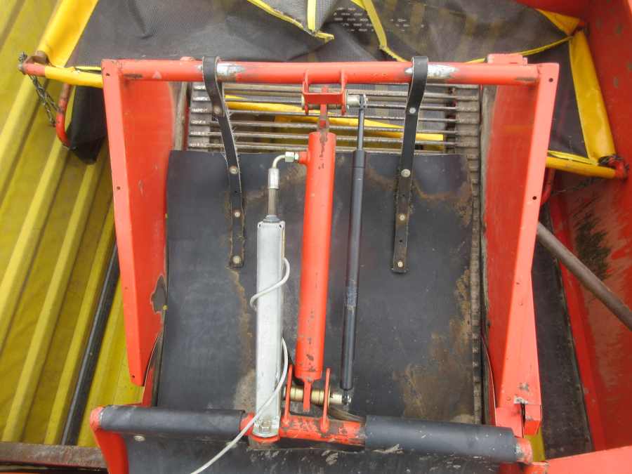 5998 Grimme SE75-40 potato harvester